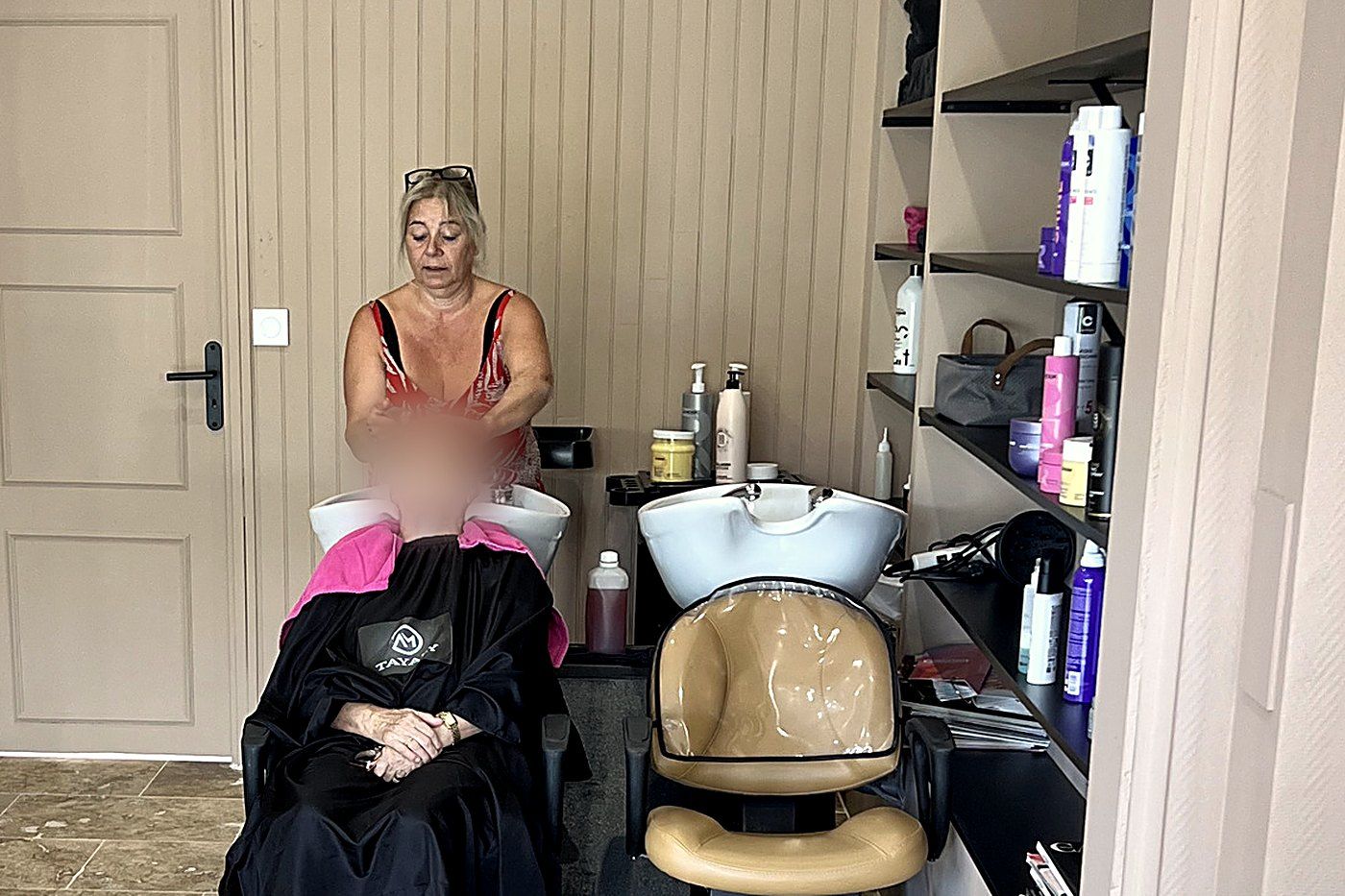 Un shampooing en cours